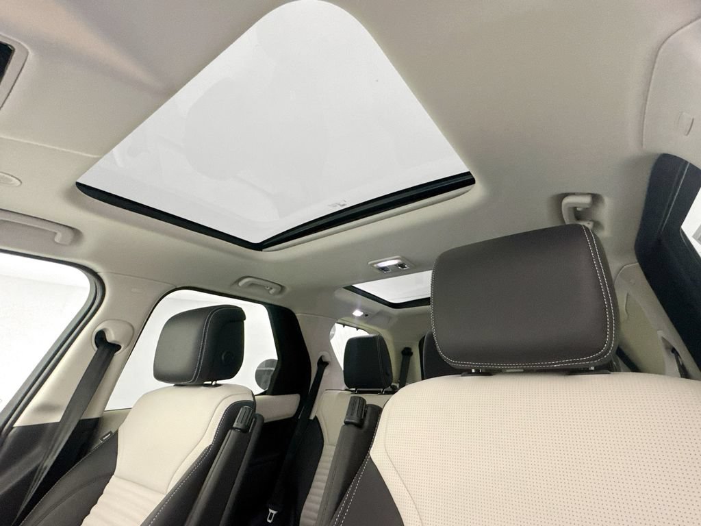 New 2026 Land Rover Discovery S AWD/4WD image 21