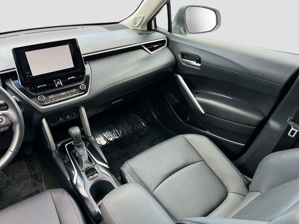 Used 2023 Toyota Corolla Cross XLE w/ Convenience Package FWD image 23