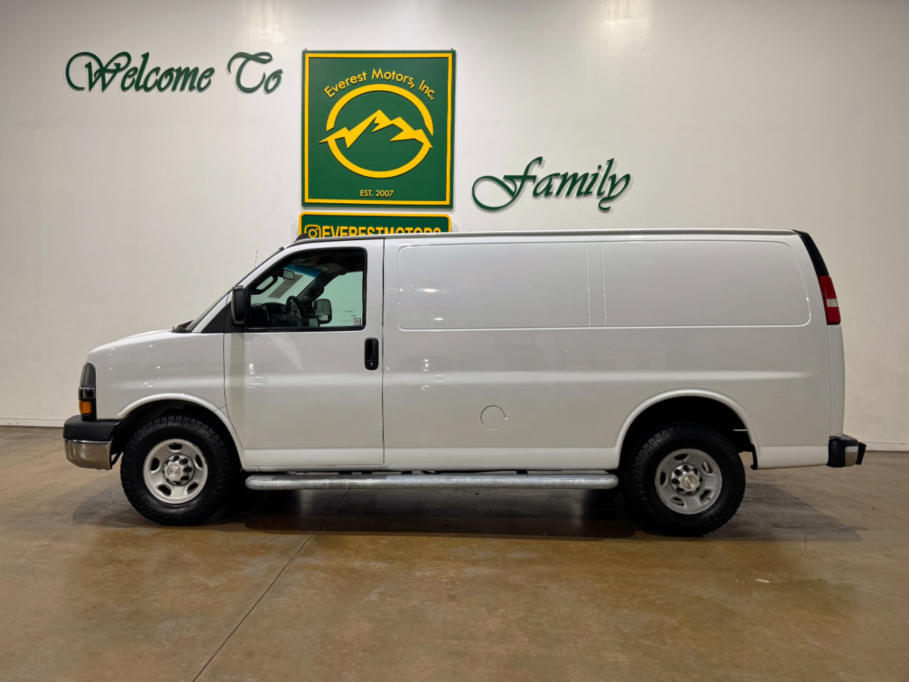 Used 2019 Chevrolet Express 2500 w/ Driver Convenience Package image 4