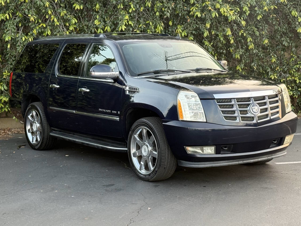 Used 2008 Cadillac Escalade ESV AWD image 2