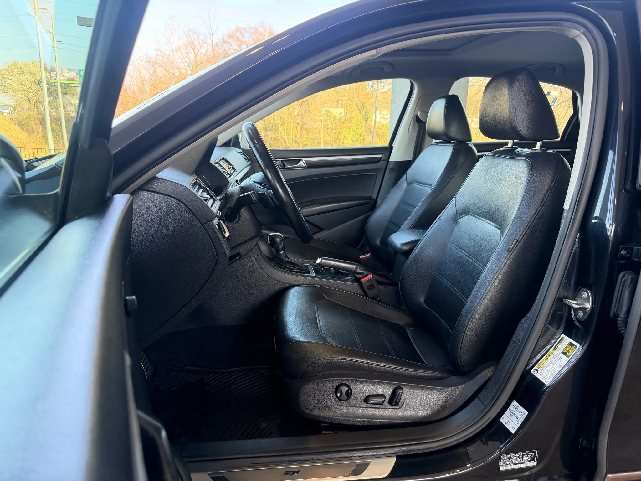 Used 2019 Volkswagen Passat 2.0T SE R-Line image 8