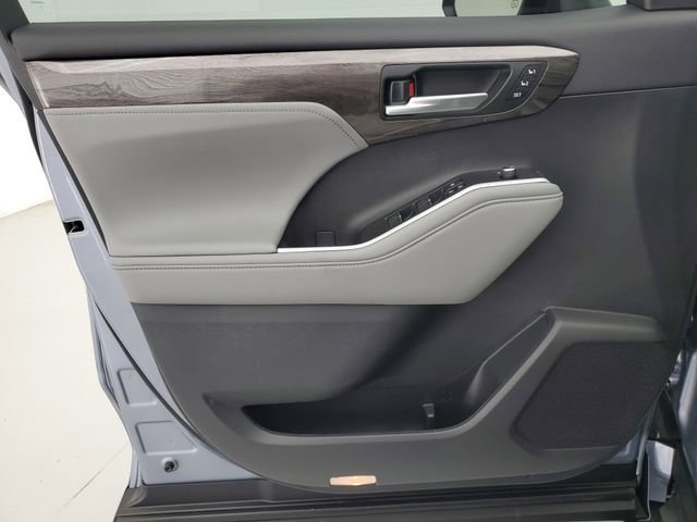 Used 2023 Toyota Highlander Platinum image 21