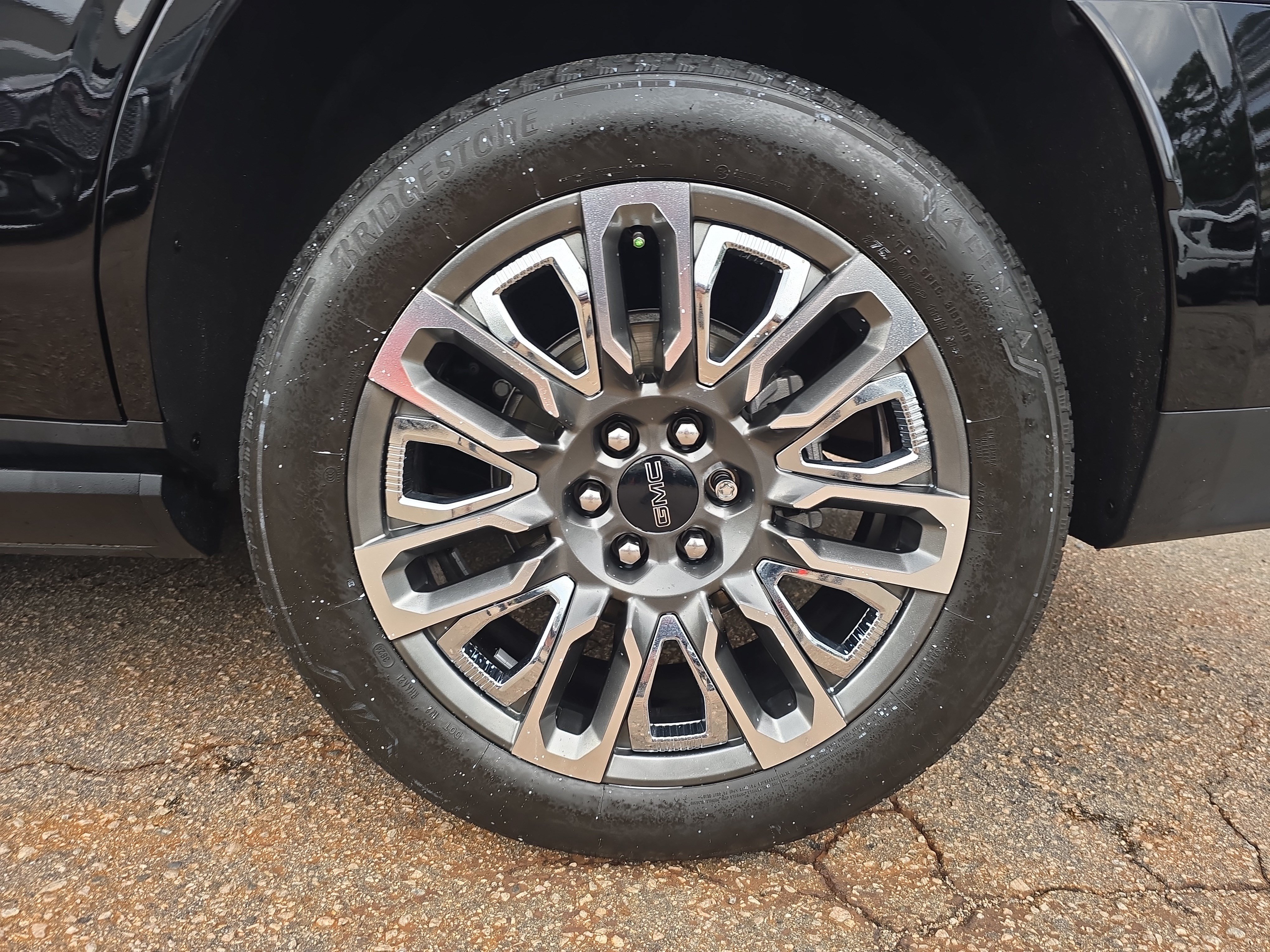 Used 2023 GMC Yukon Denali Ultimate AWD/4WD image 35