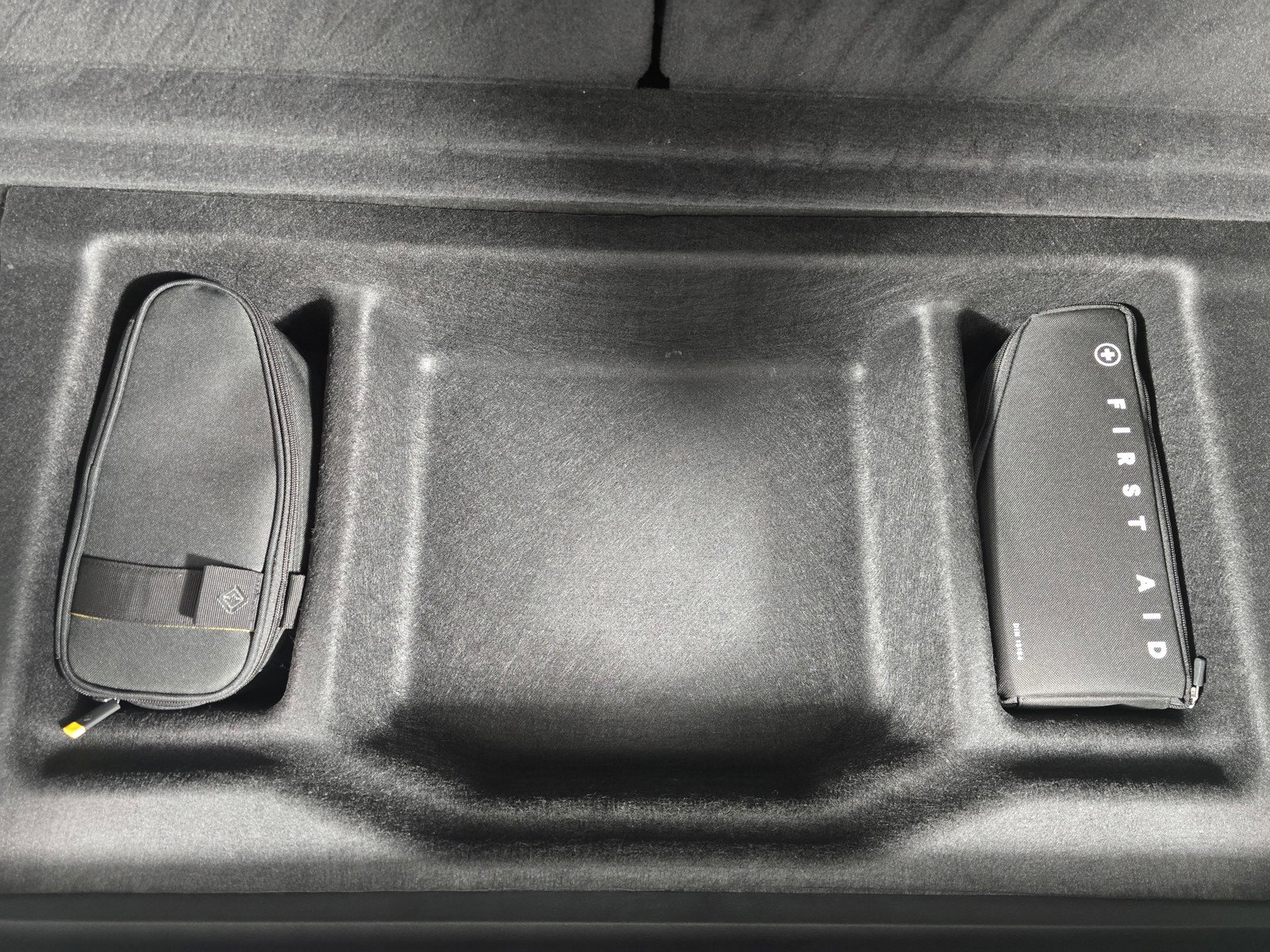 Used 2024 Rivian R1S Adventure AWD/4WD image 32