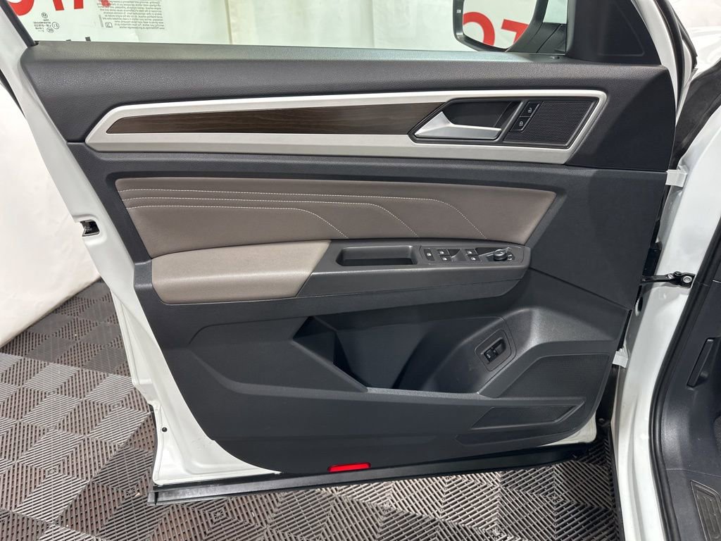 Used 2023 Volkswagen Atlas SE image 23
