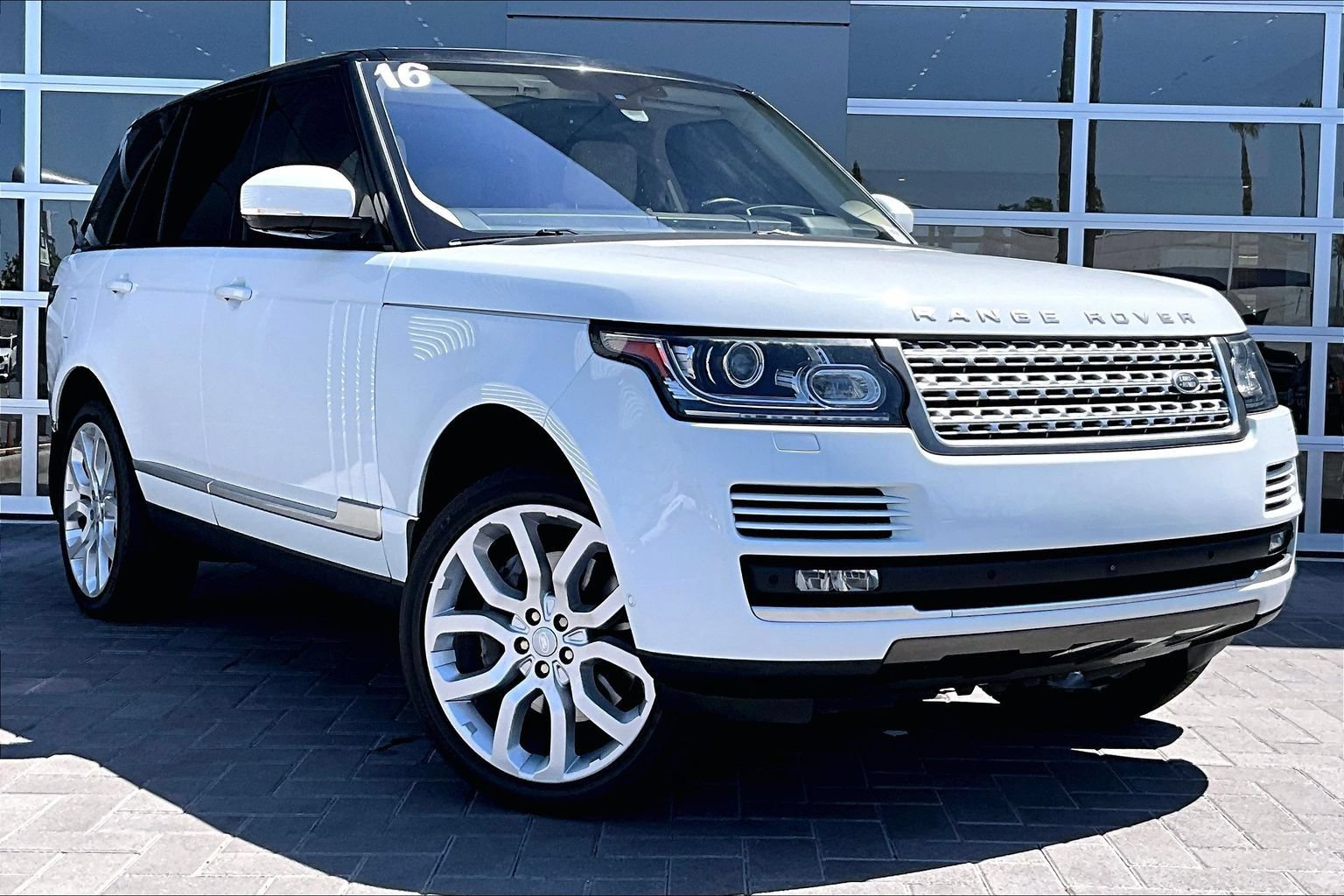 Used 2016 Land Rover Range Rover Supercharged AWD/4WD image 3