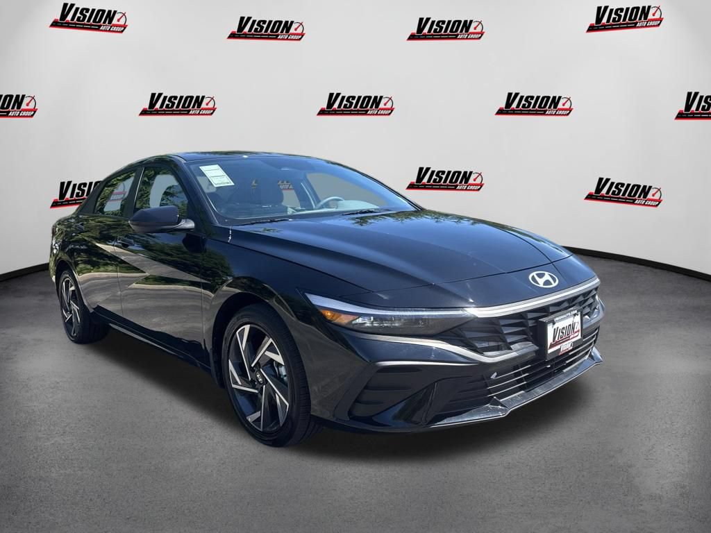 New 2025 Hyundai Elantra SEL FWD image 3