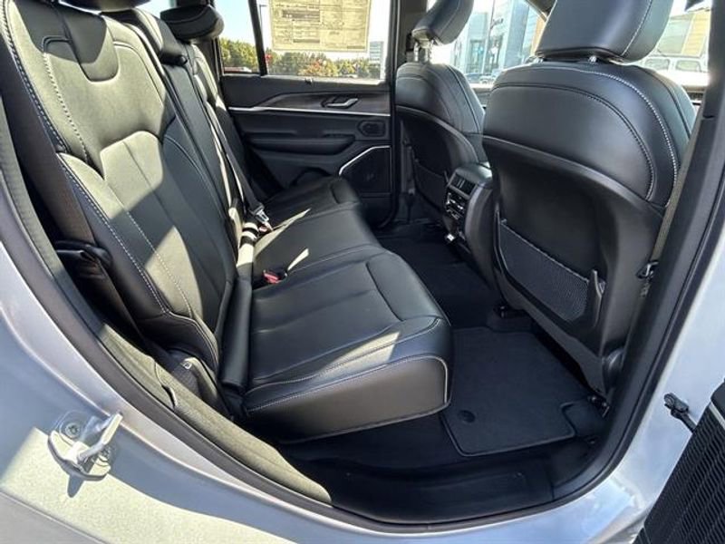 New 2025 Jeep Grand Cherokee Limited w/ Luxury Tech Group II RWD image 26