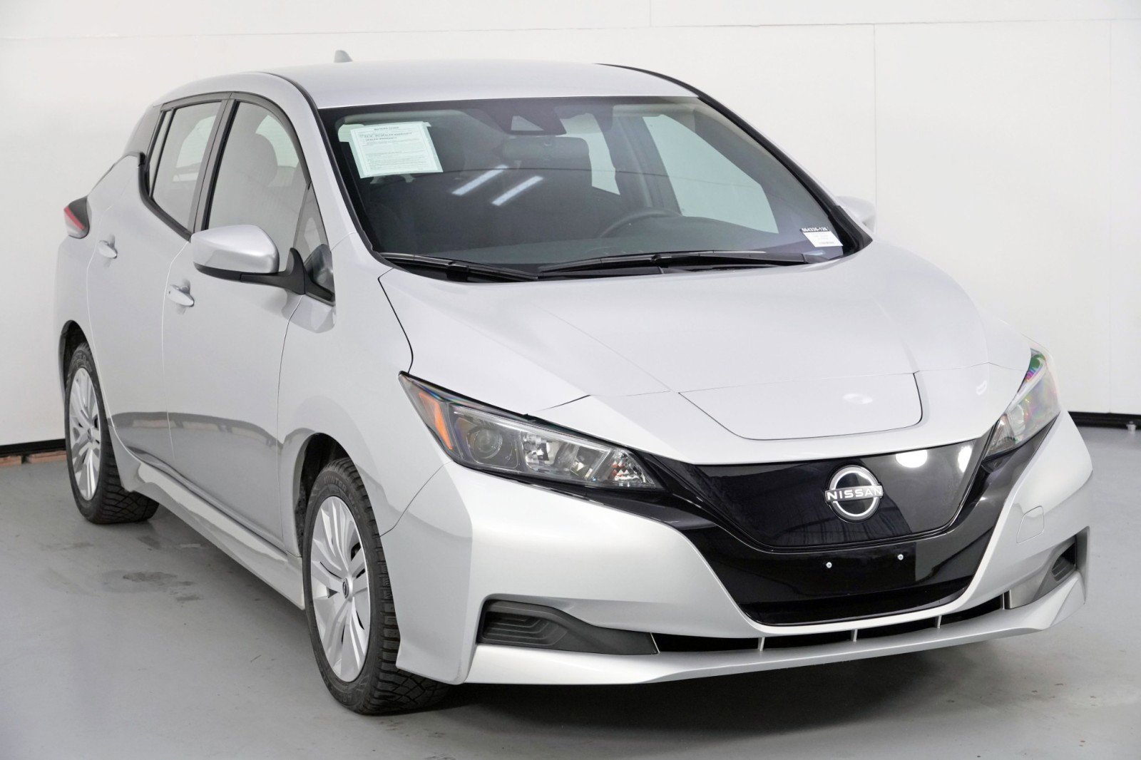 Used 2025 Nissan Leaf S image 45