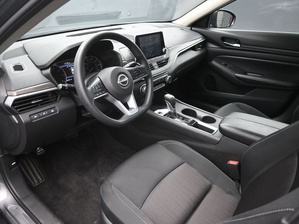 Used 2025 Nissan Altima 2.5 SV image 19