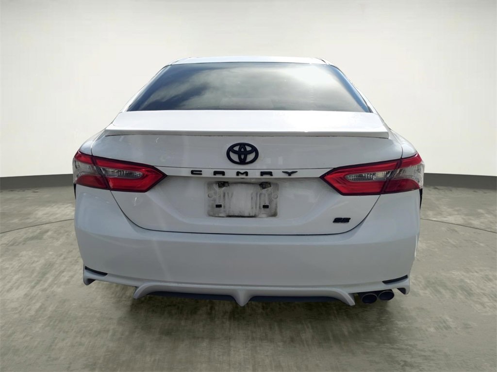 Used 2018 Toyota Camry SE image 4