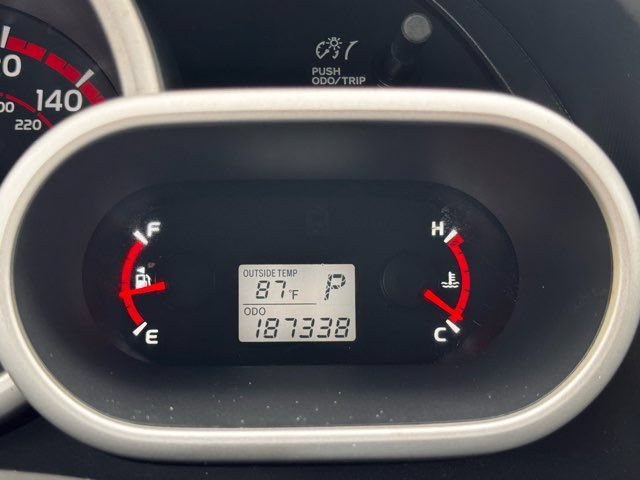 Used 2009 Pontiac Vibe w/ Preferred Package FWD image 12