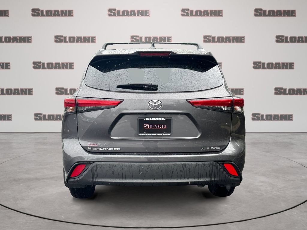 Used 2021 Toyota Highlander XLE AWD/4WD image 4
