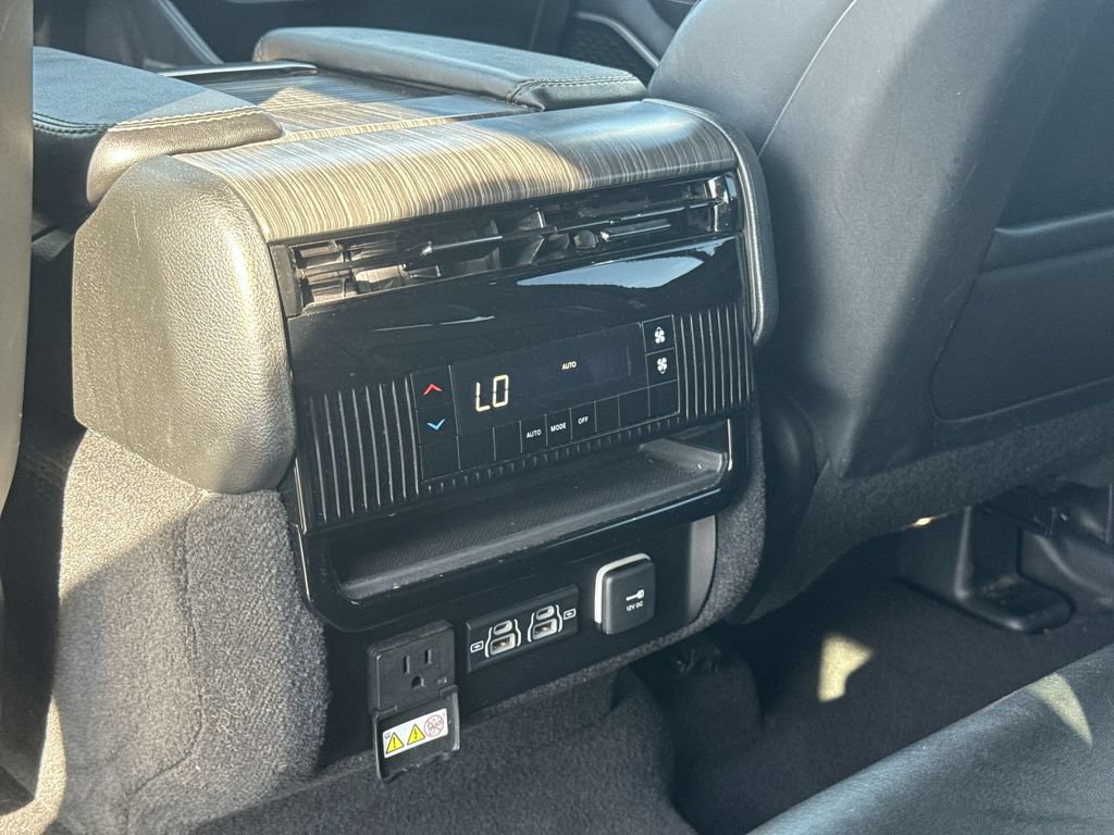 Used 2023 Jeep Wagoneer Series II AWD/4WD image 20