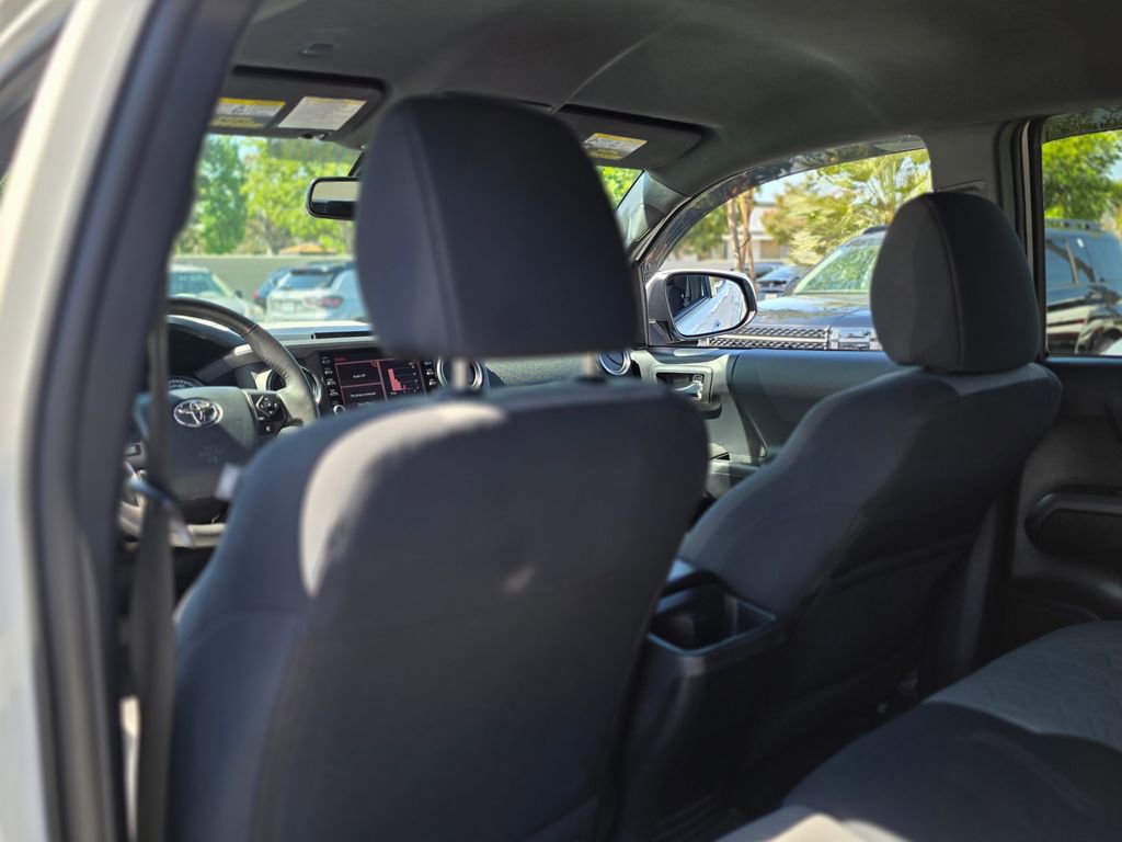 Used 2020 Toyota Tacoma TRD Sport w/ Technology Package AWD/4WD image 17