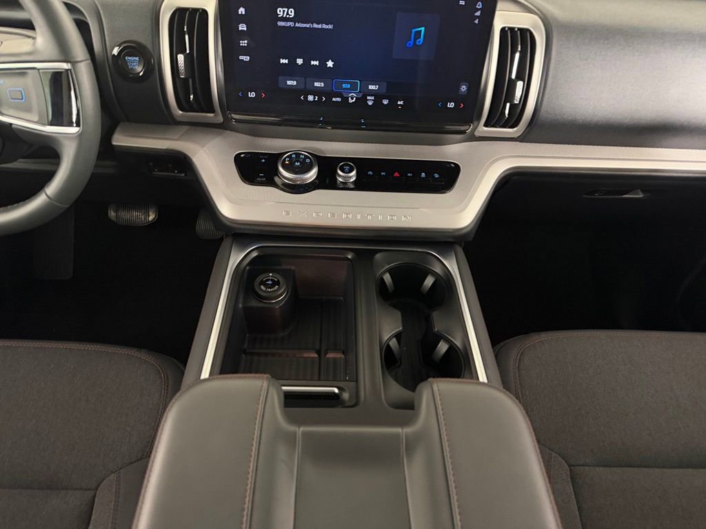 Used 2025 Ford Expedition Active AWD/4WD image 15
