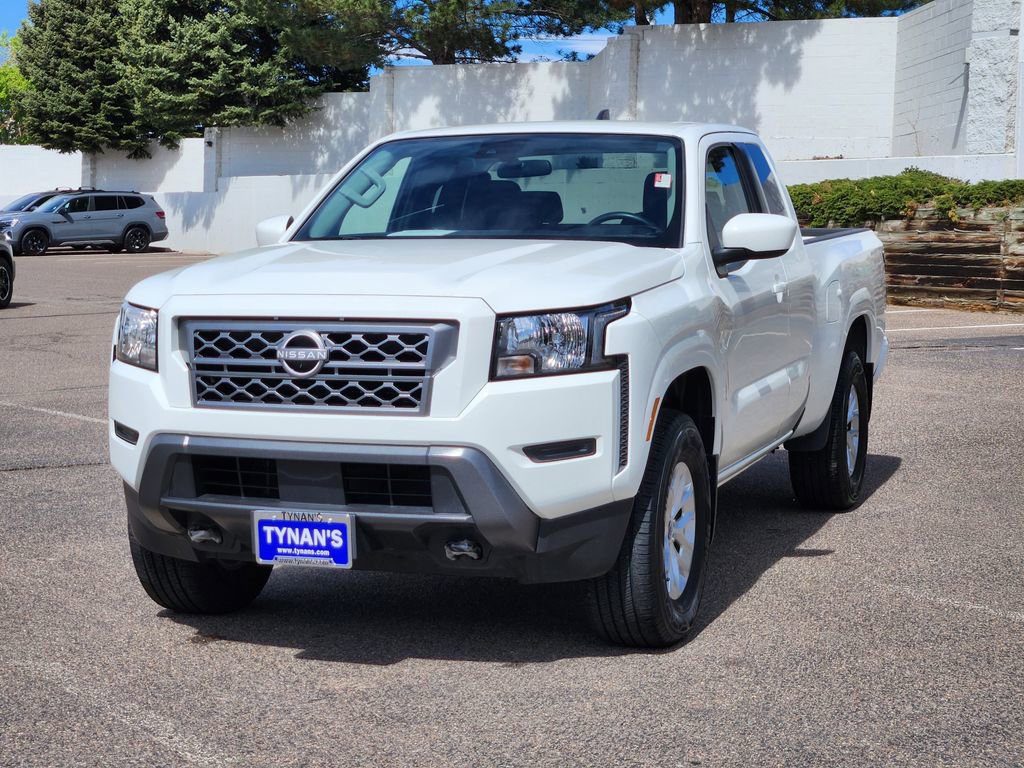 Used 2024 Nissan Frontier SV image 3