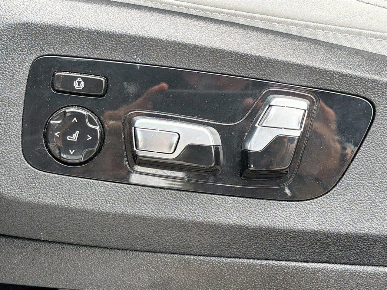 Certified 2025 BMW X5 xDrive40i image 23