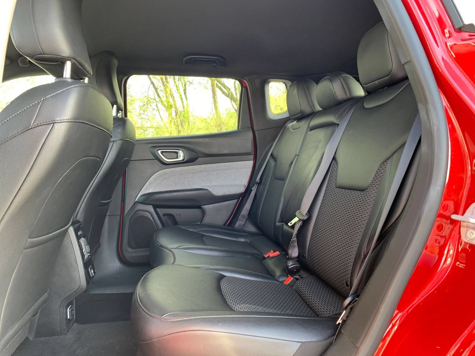 Used 2025 Jeep Compass Latitude AWD/4WD image 24