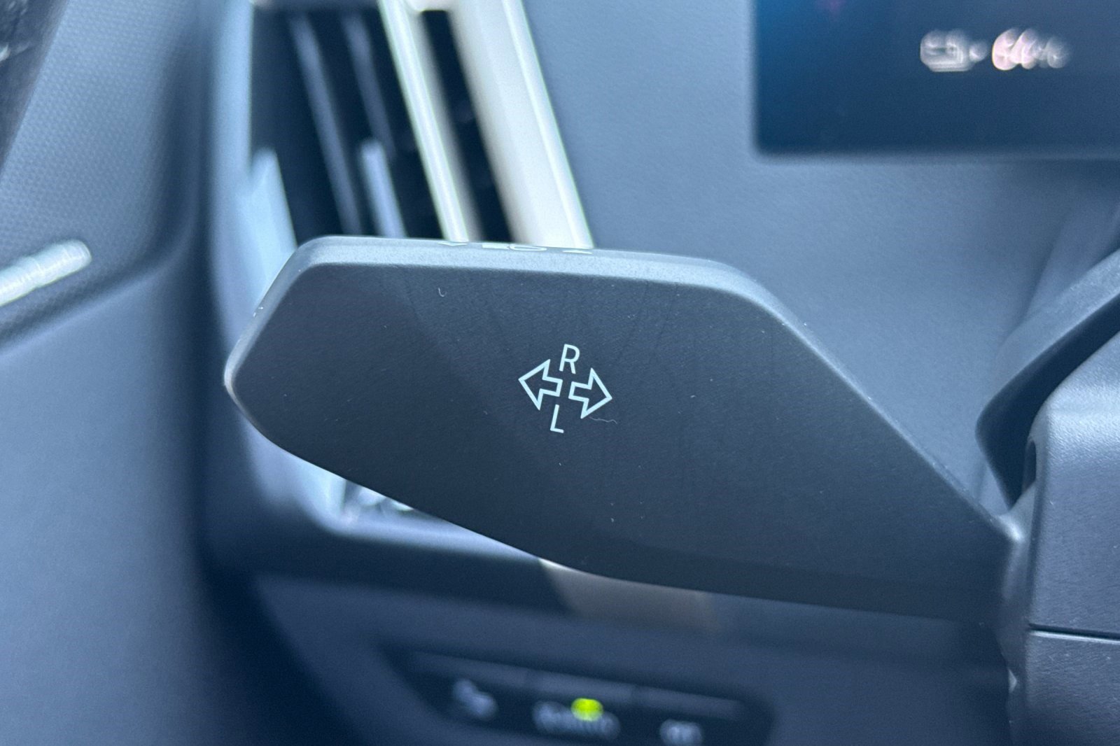 Used 2025 BMW iX xDrive50 w/ Premium Package image 31