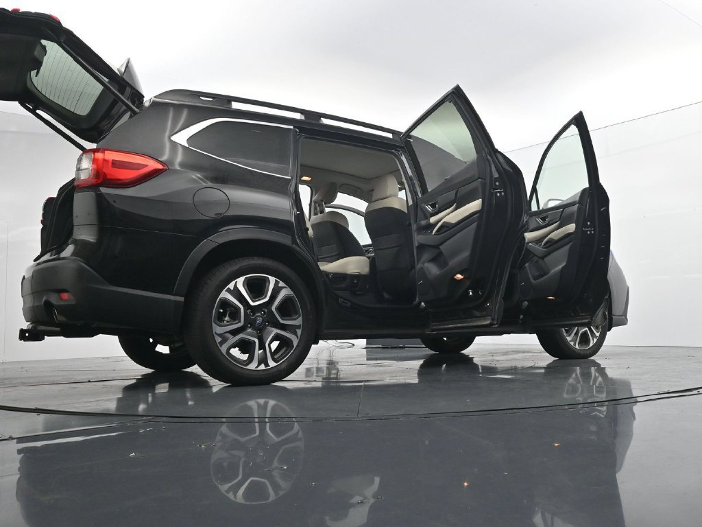 Used 2023 Subaru Ascent Limited w/ Technology Package AWD/4WD image 29
