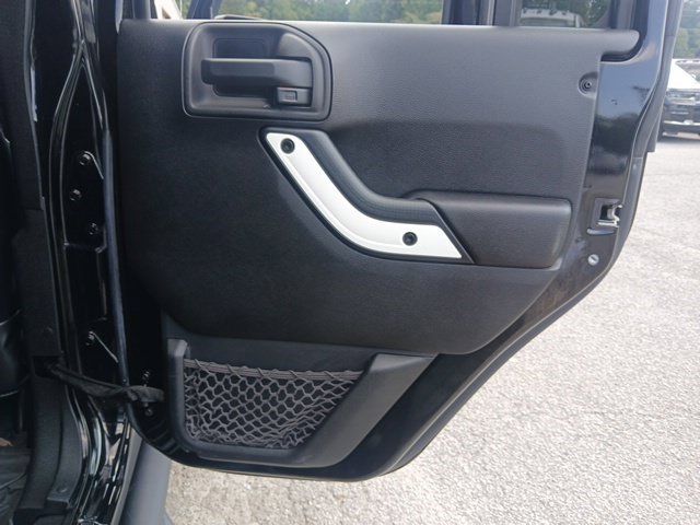 Used 2015 Jeep Wrangler Unlimited Sahara AWD/4WD image 21