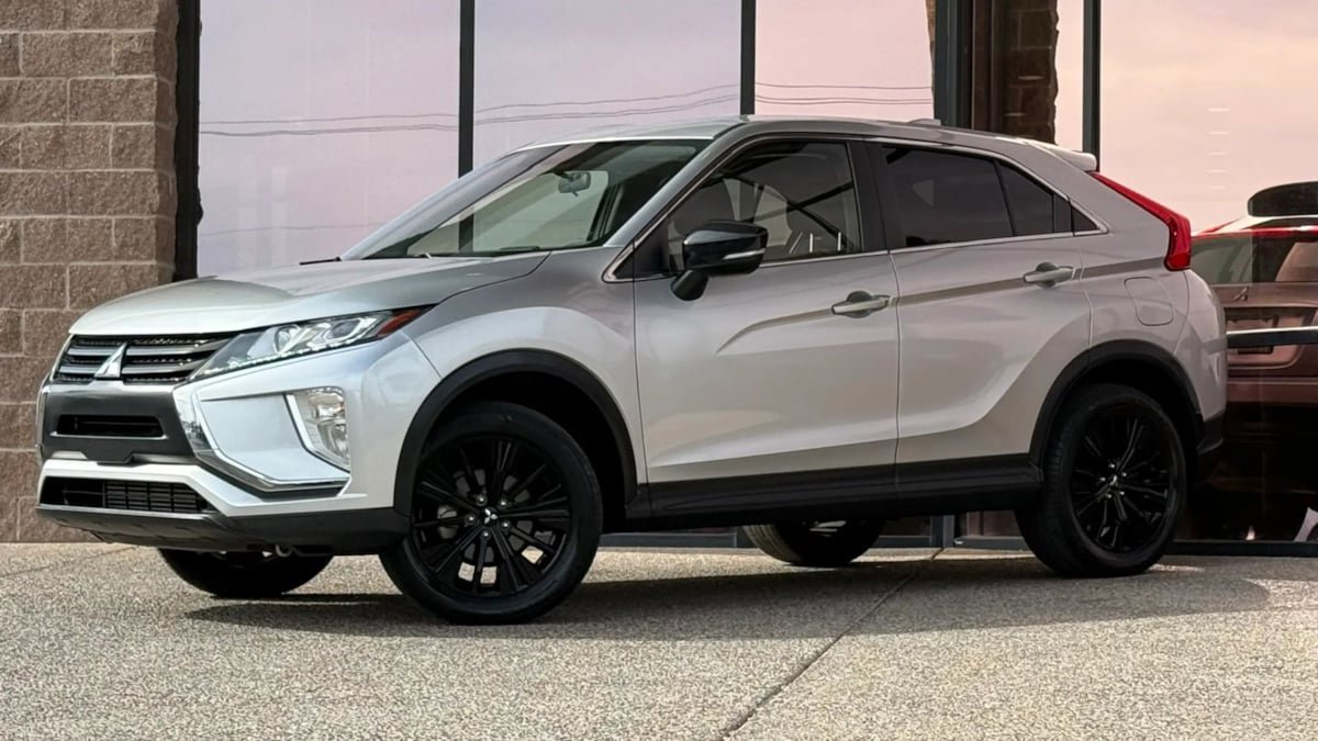 Used 2018 Mitsubishi Eclipse Cross LE AWD/4WD image 3