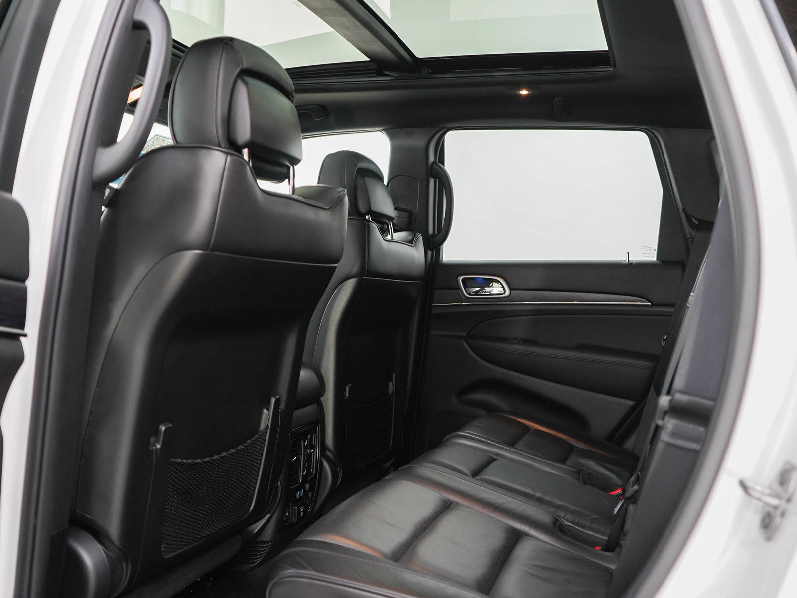 Used 2018 Jeep Grand Cherokee High Altitude AWD/4WD image 19