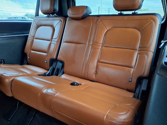 Used 2020 Lincoln Navigator L Reserve w/ Luxury Package AWD/4WD image 6
