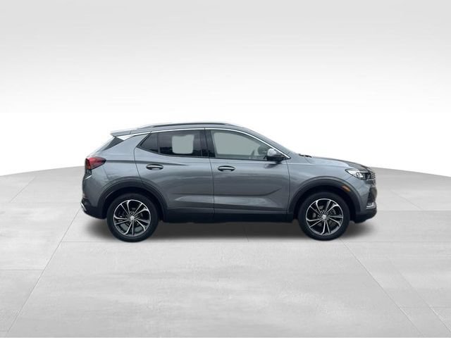 Used 2020 Buick Encore GX Essence w/ Advanced Technology Package AWD/4WD image 2