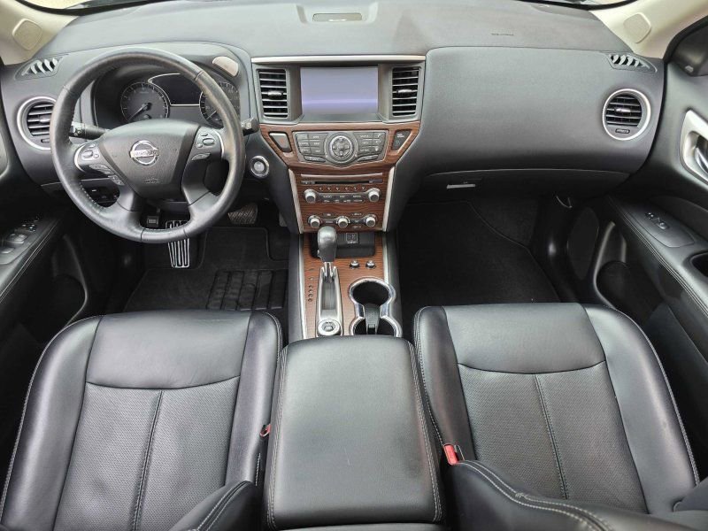 Used 2020 Nissan Pathfinder Platinum image 4