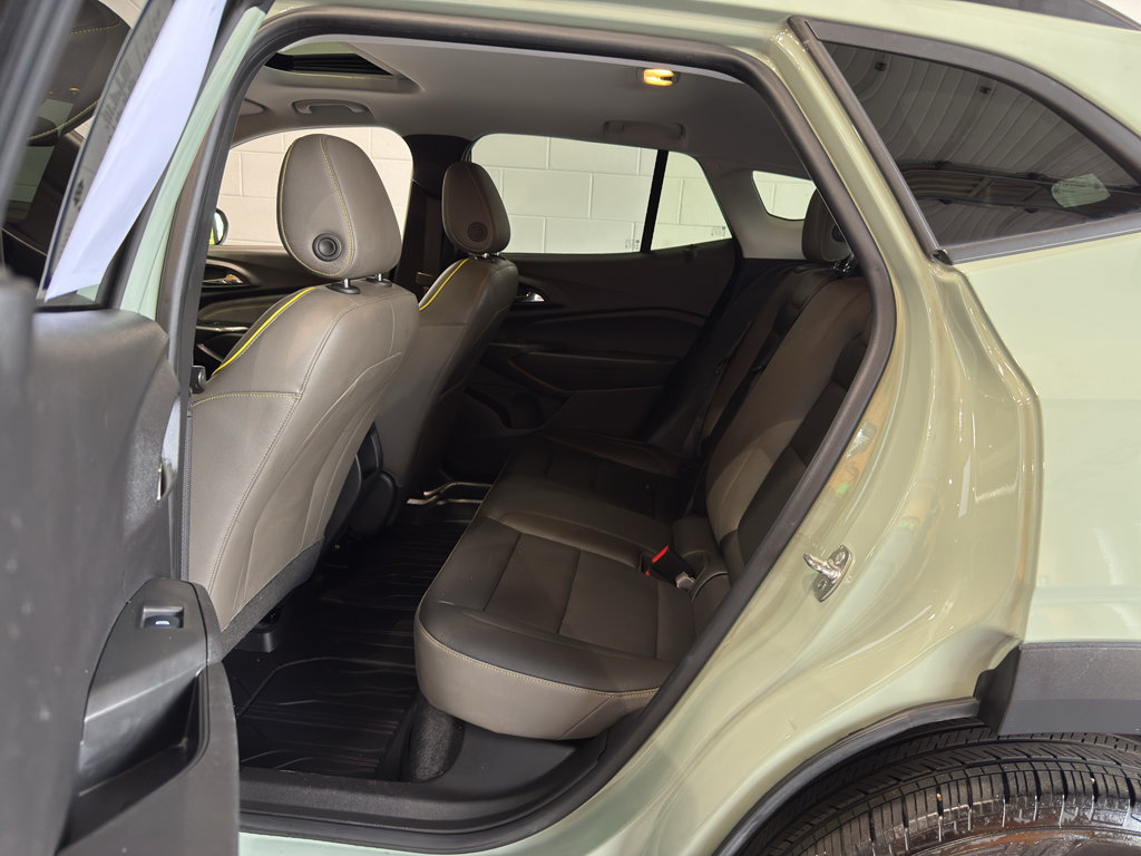 Used 2025 Chevrolet Trax ACTIV w/ Sunroof Package FWD image 10