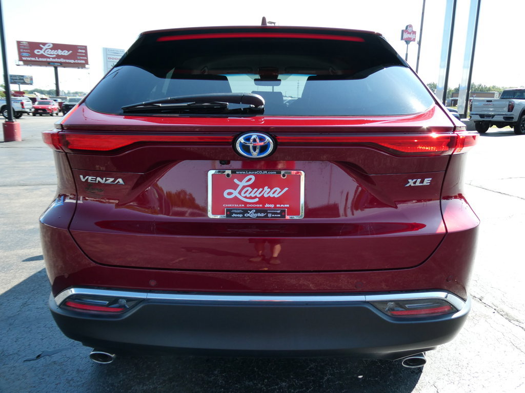 Used 2024 Toyota Venza XLE AWD/4WD image 6