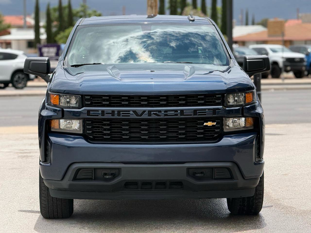 Used 2020 Chevrolet Silverado 1500 Custom w/ Custom Value Package AWD/4WD image 3