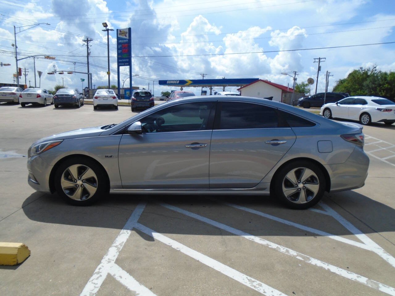 Used 2016 Hyundai Sonata Limited w/ Option Group 02 FWD image 4