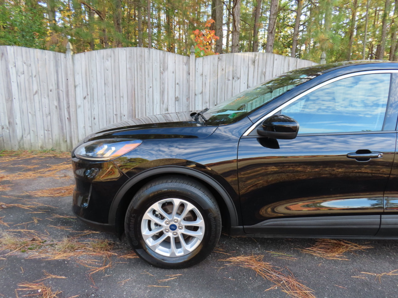Used 2020 Ford Escape SE image 2