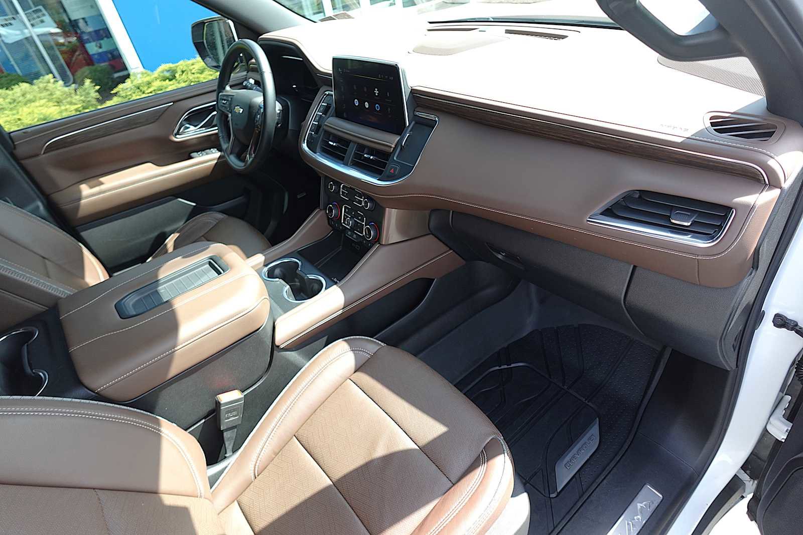 Used 2024 Chevrolet Suburban High Country AWD/4WD image 32