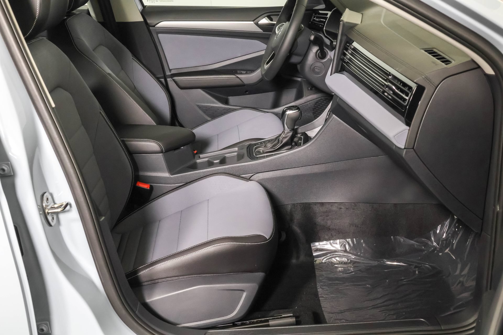 Used 2026 Volkswagen Jetta SE FWD image 42