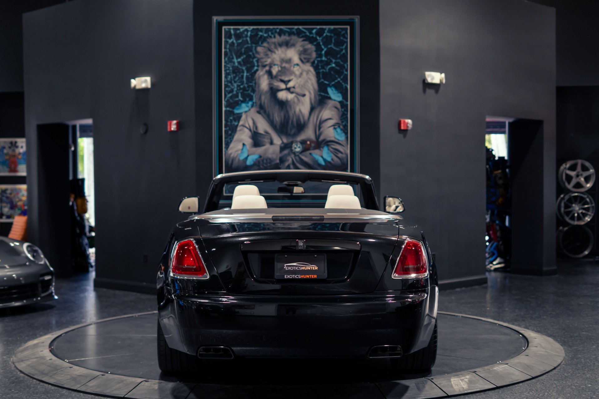 Used 2018 Rolls-Royce Dawn RWD image 21
