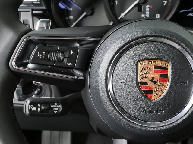 Certified 2026 Porsche Macan AWD/4WD image 10