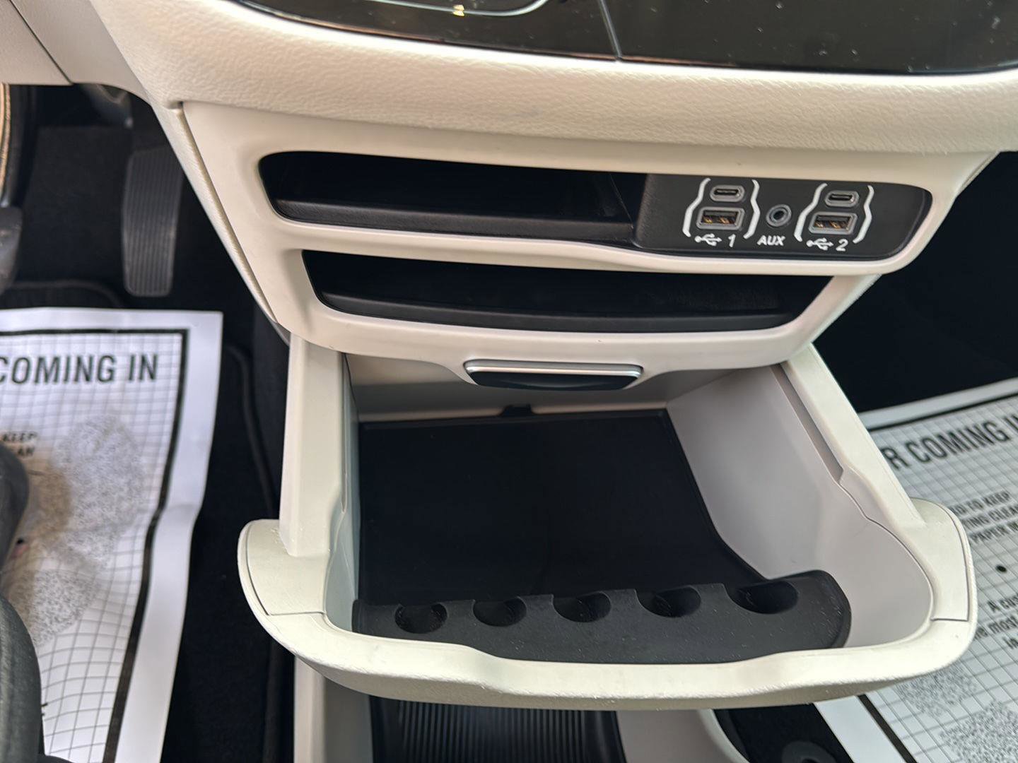 Used 2023 Chrysler Voyager LX image 15