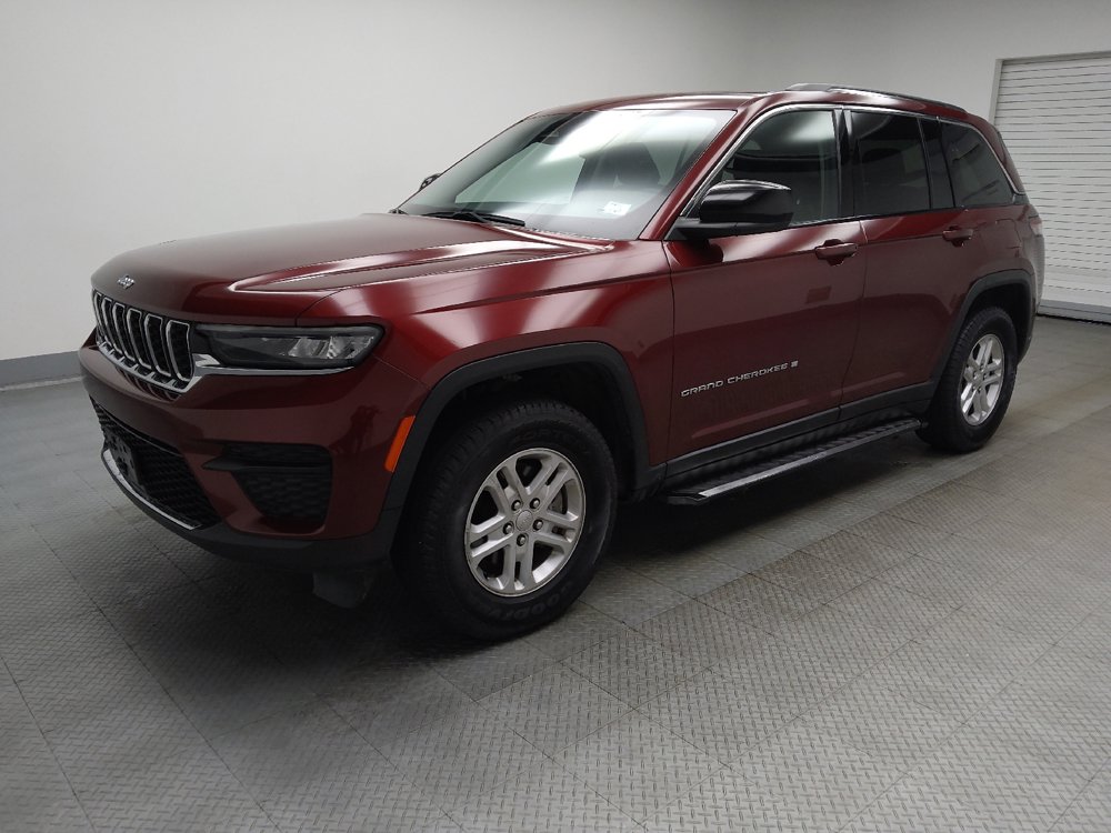 Used 2023 Jeep Grand Cherokee Laredo w/ Luxury Tech Group I AWD/4WD image 2