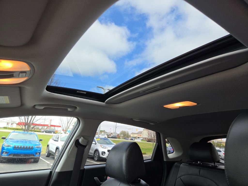 Used 2023 Hyundai Kona Limited w/ Cargo Package AWD/4WD image 18