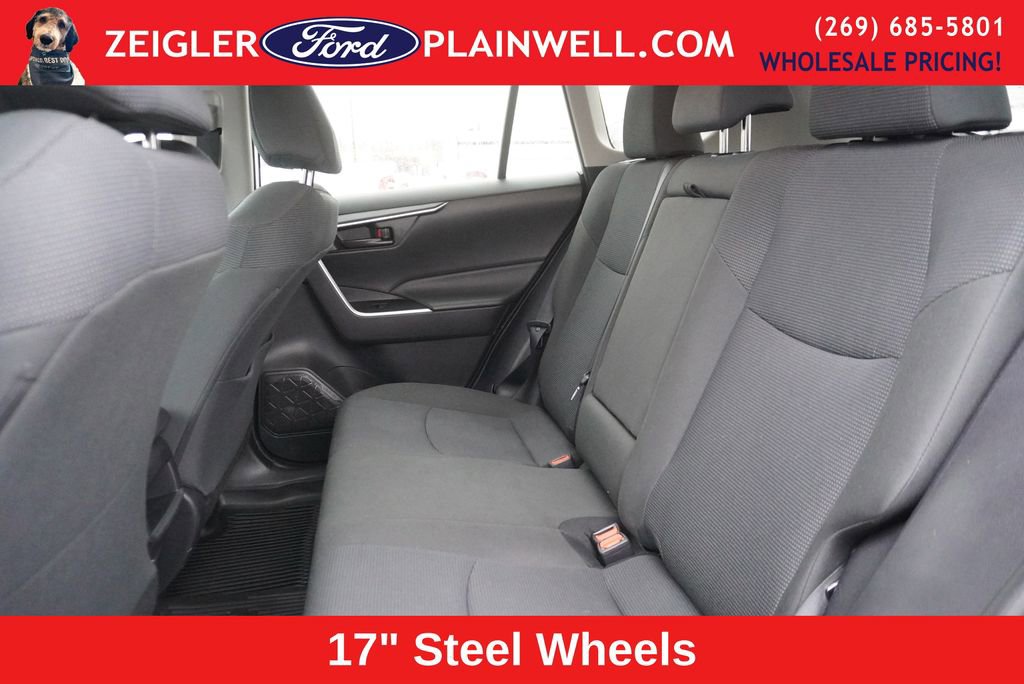 Used 2021 Toyota RAV4 LE image 11