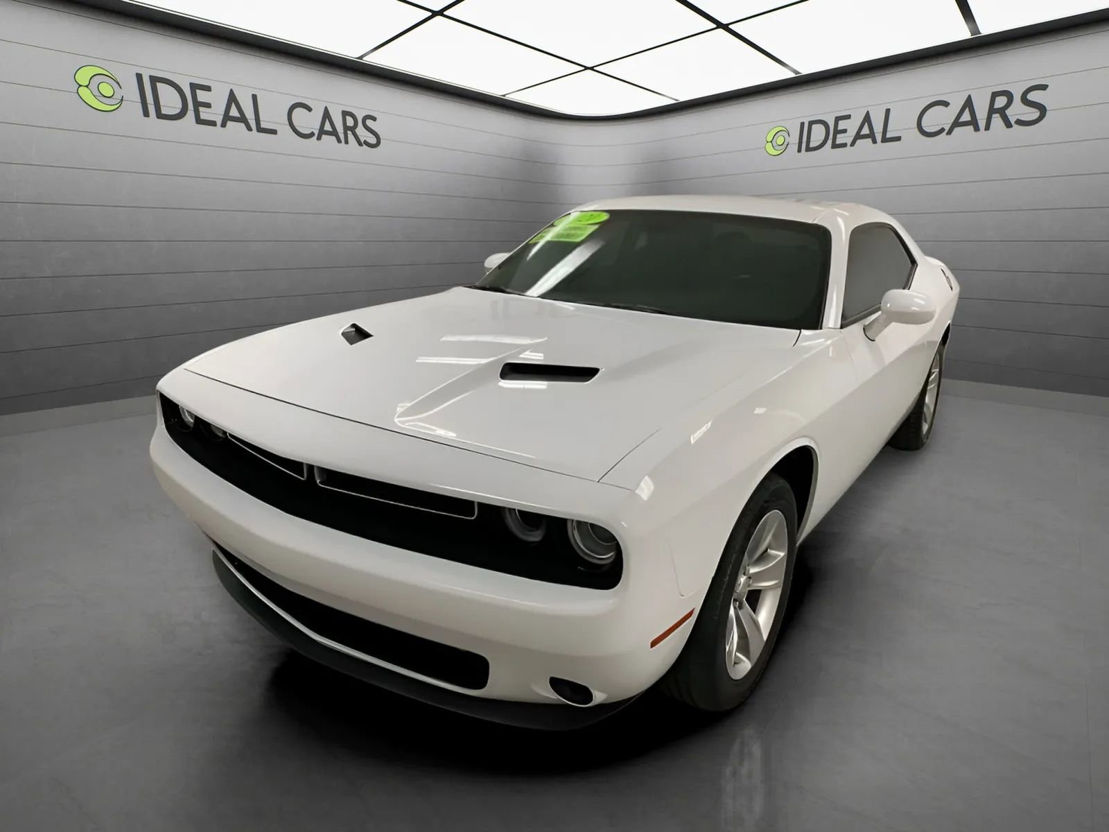 Used 2021 Dodge Challenger SXT RWD image 1