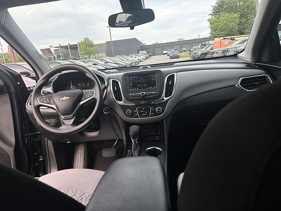 Used 2022 Chevrolet Equinox LS image 18
