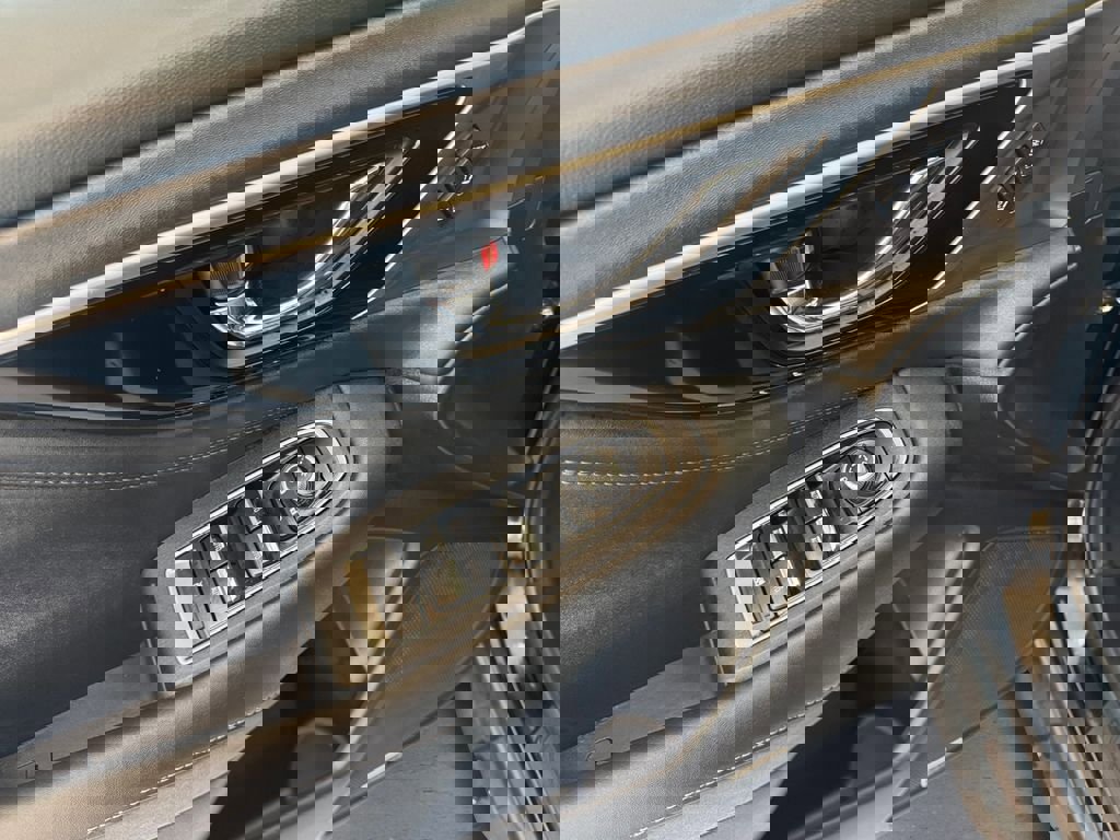 Used 2025 Subaru Outback Limited image 12