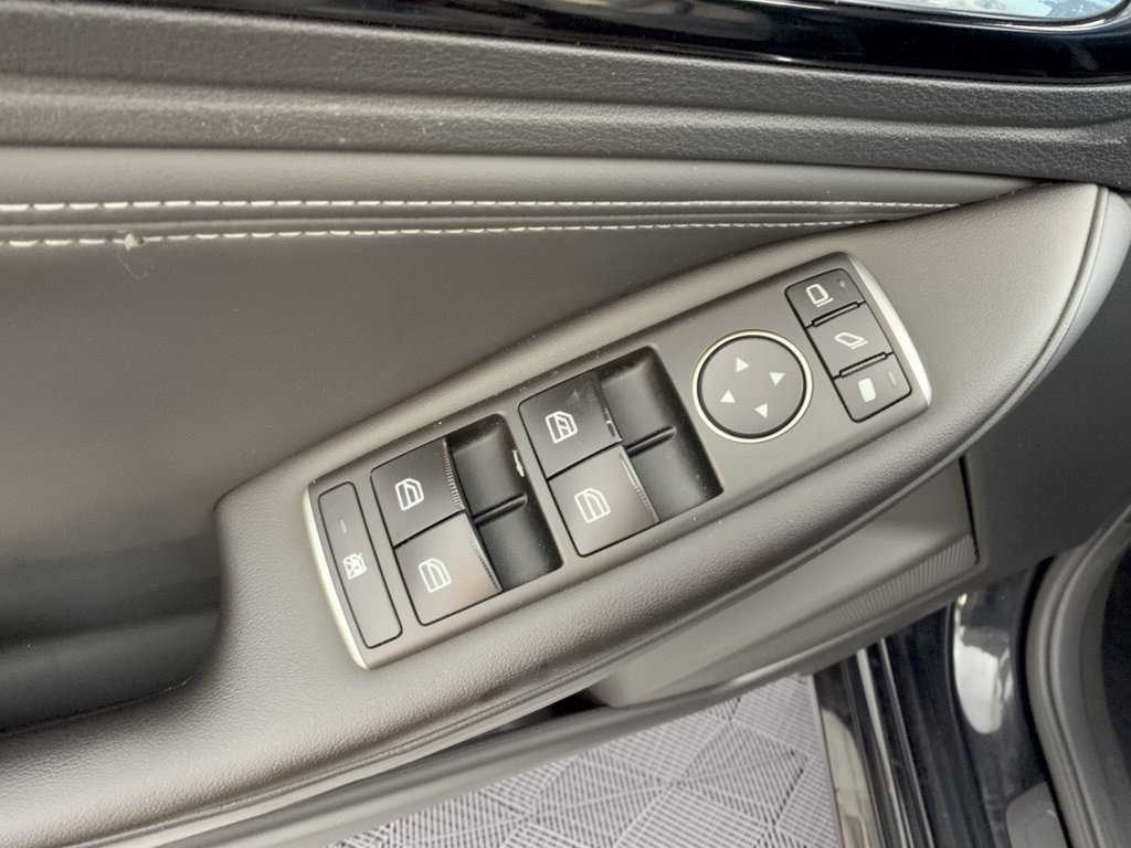 Used 2018 INFINITI QX30 FWD image 15