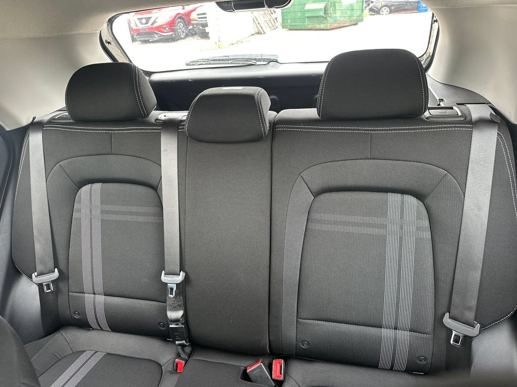 Used 2025 Hyundai Venue SEL FWD image 46