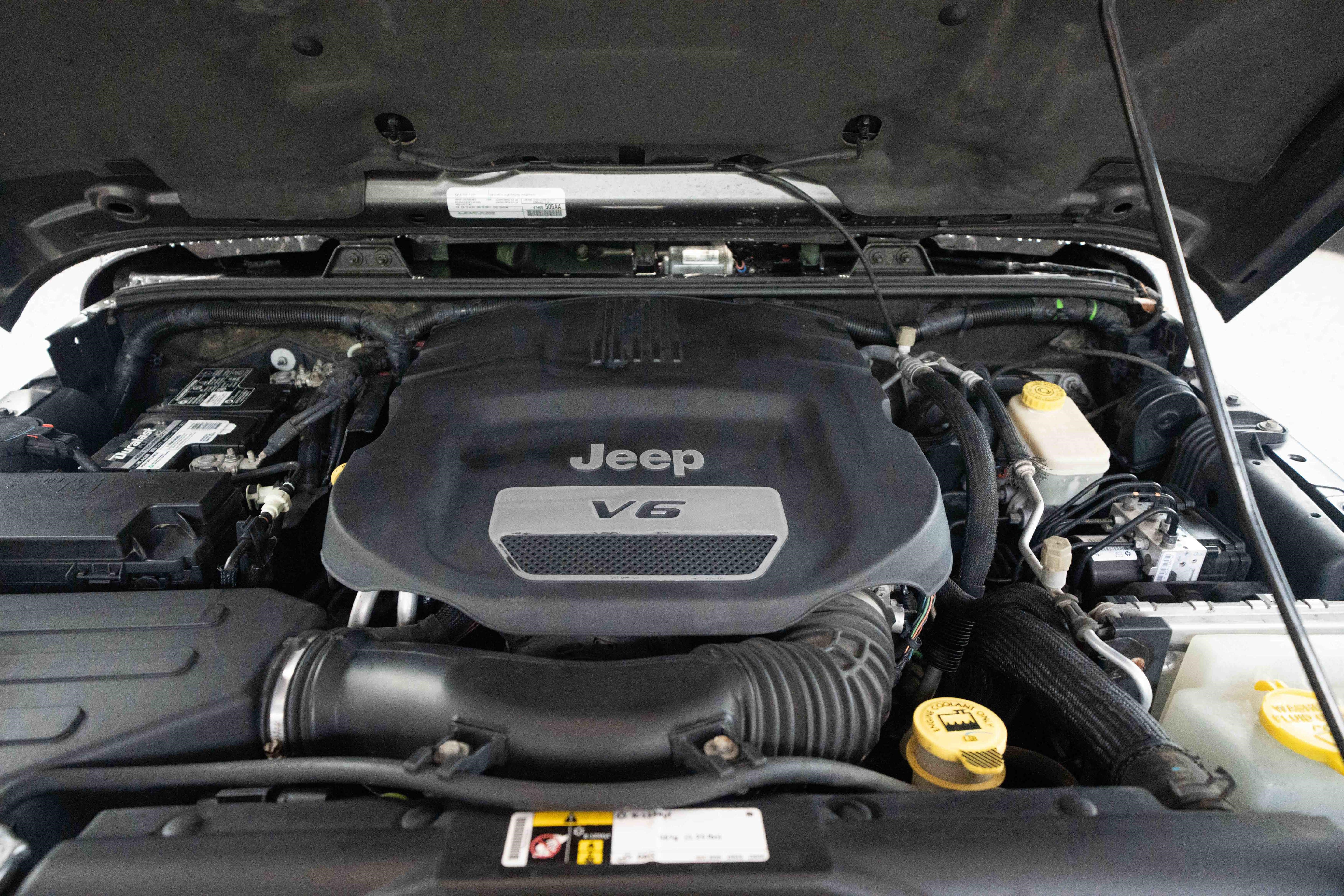 Used 2016 Jeep Wrangler Unlimited Sahara AWD/4WD image 31